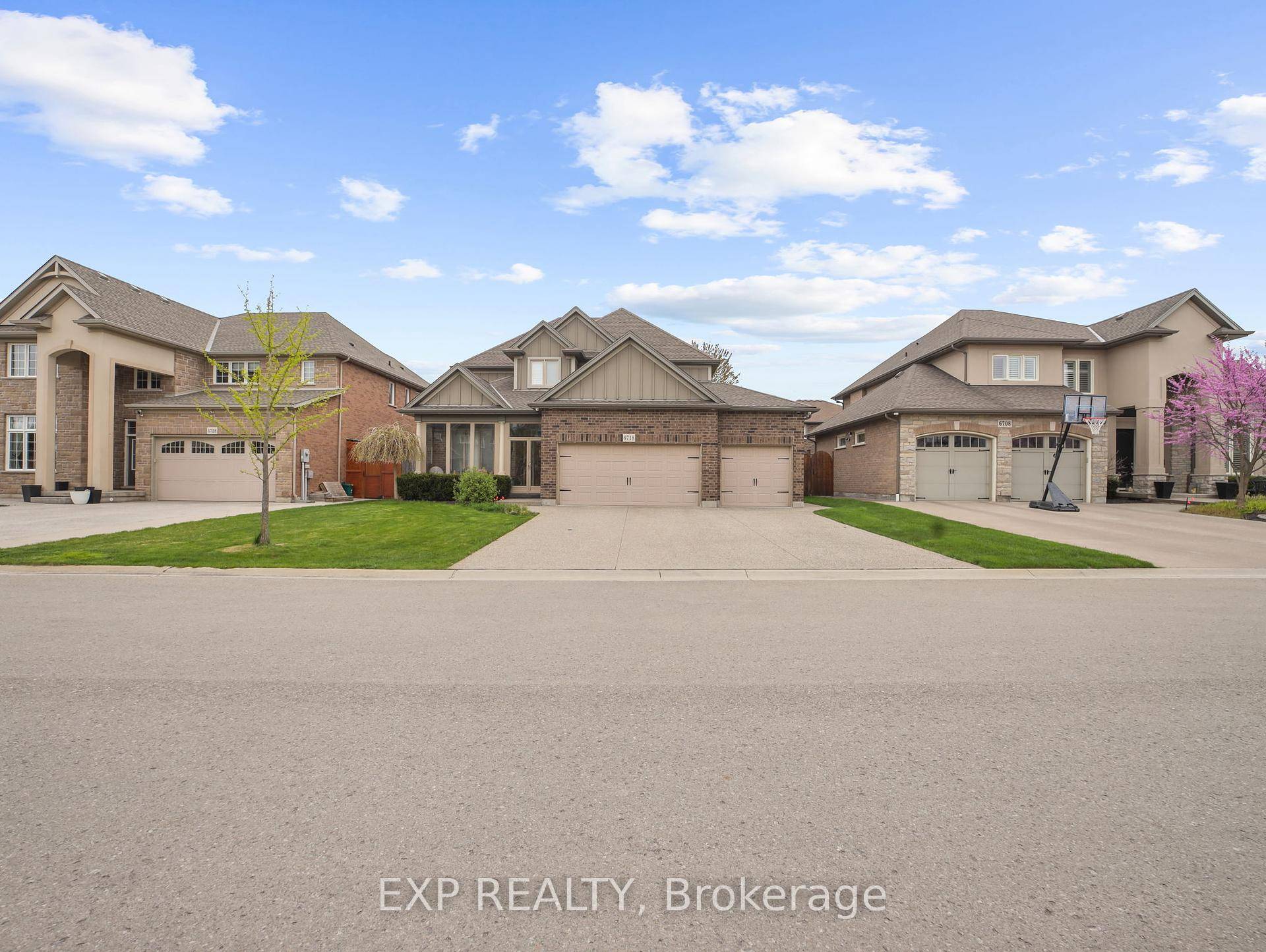 WELCOME TO THIS SPACIOUS 2 STOREY HOME IN A SOUGHT AFTER NEIGHBORHOOD OF NIAGARA.