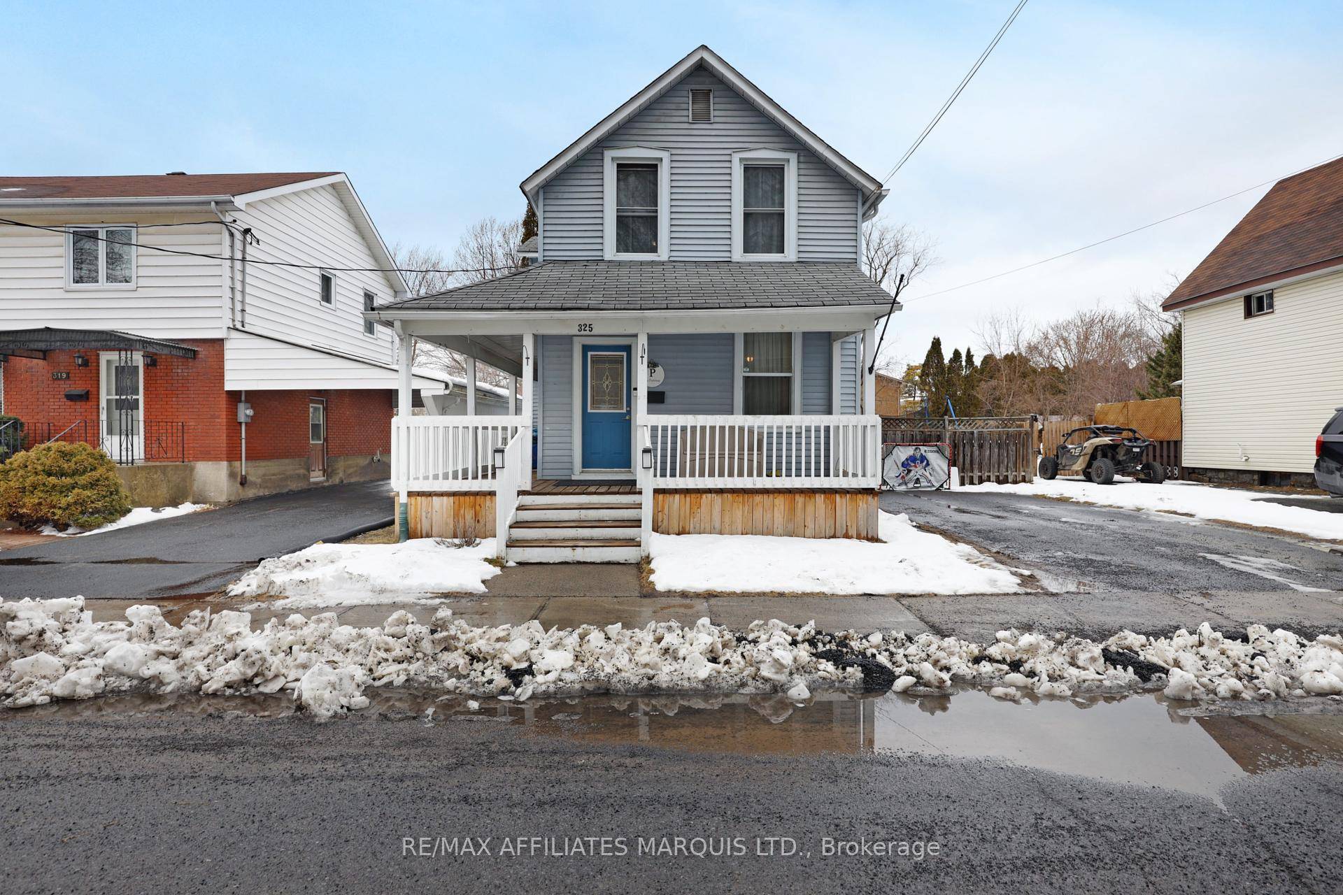 Welcome to this beautifully updated 4 bedroom, 2 bathroom home, located on a quiet one way street, offering peace and privacy while still being just minutes from all the amenities ...