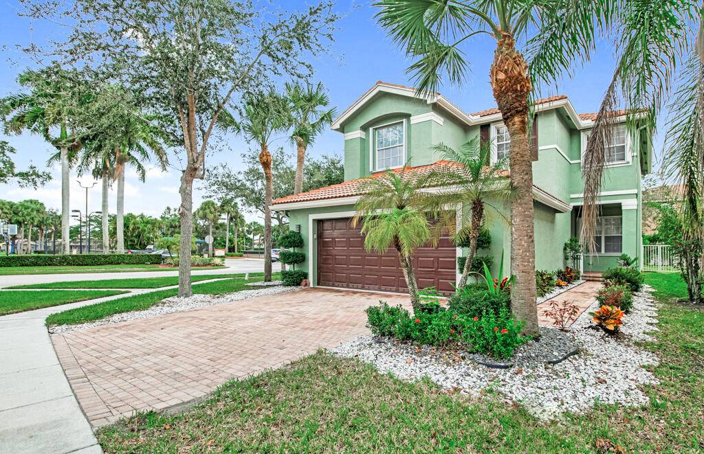 MOTIVATED SELLER ! ! Spacious 5 bedroom, 3 bath, two story home in the desirable gated community of Nautica Lakes.