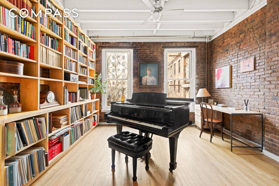 Close to Morningside Park, the Apollo Theatre, the Studio Museum, and all of the conveniences of 125th St, from Trader Joe's and Whole Foods to great transportation, restaurants, shopping and ...
