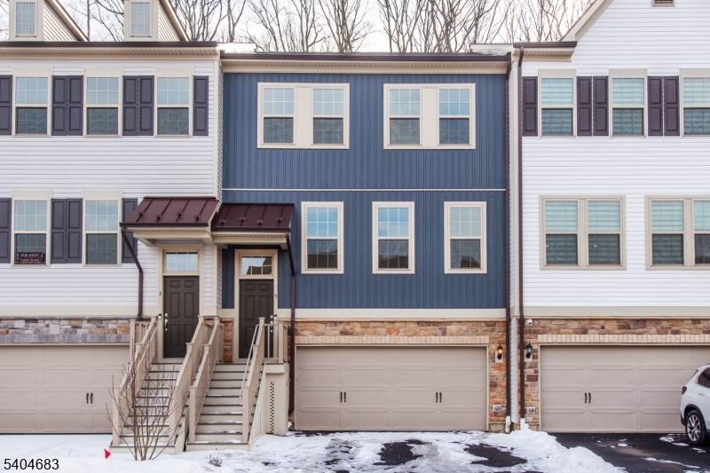 Don't miss out on the only remaining Quick Move in opportunity at Mason Ridge in Denville, NJ !