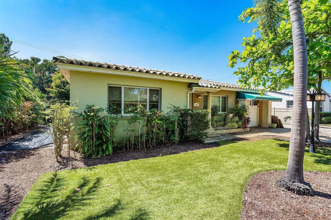 Ideal for a custom home or spec development, this is one of the few remaining opportunities in SoSo.