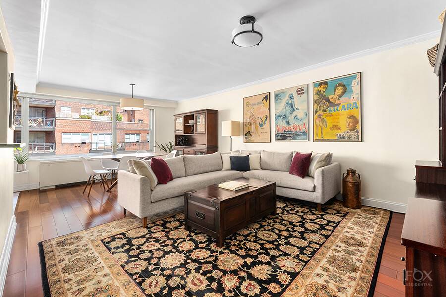 Peaceful Upper East Side Gem with Spacious Layout amp ; Natural Light Situated in a quiet enclave of the Upper East Side, Apartment 14A at 75 East End Avenue is ...