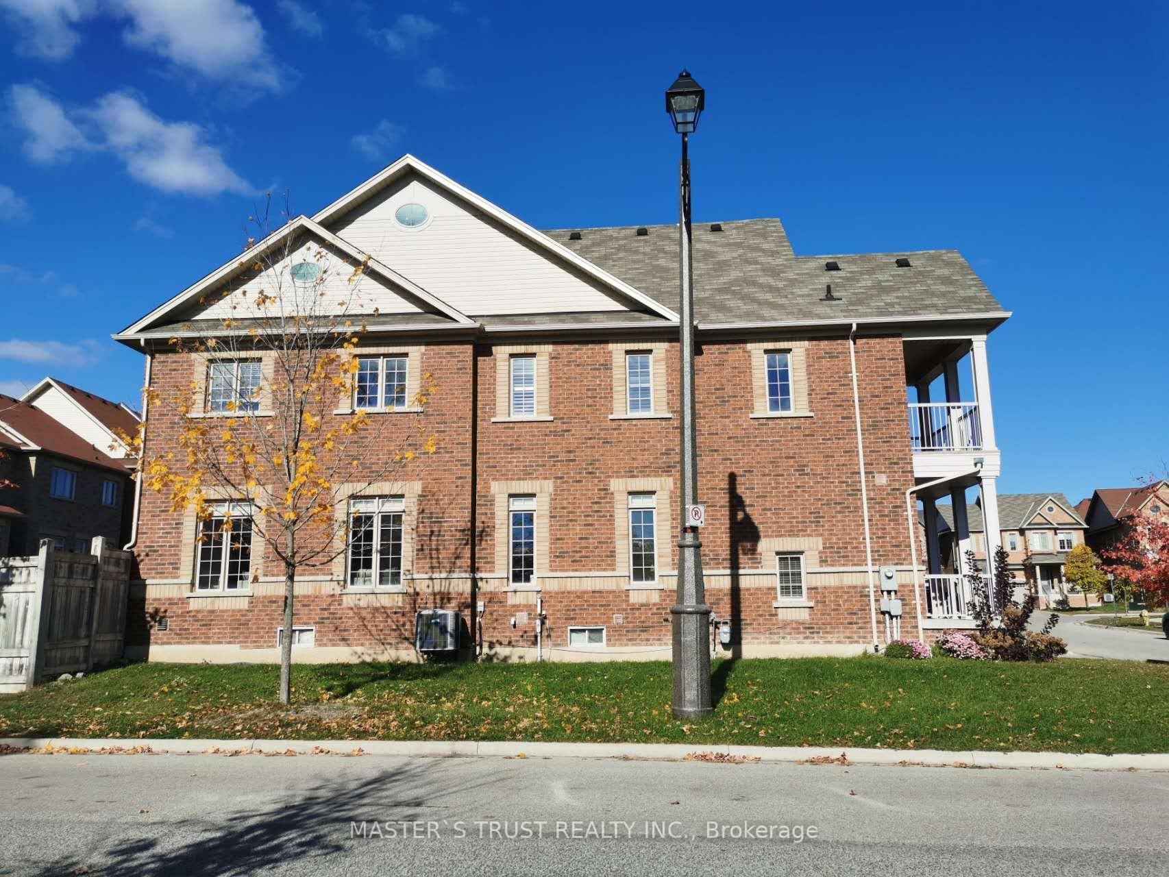 Corner Lot 4 Bdrm Plus Loft Semi Detached Home With over 2200ft2 Located In High Demand Berczy Area !