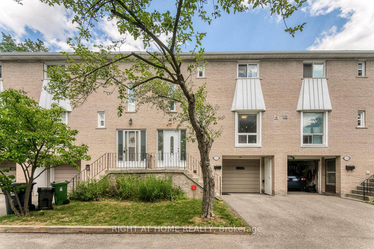 Rarely Offered Cozy Townhome In Hillcrest Village.