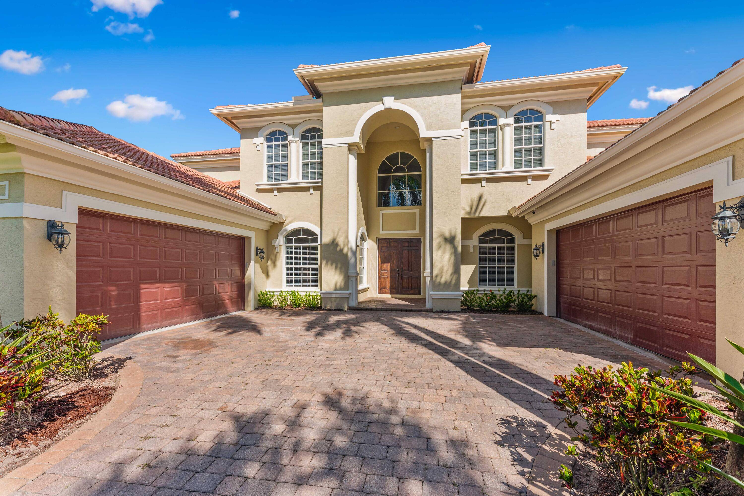 Discover luxury living in the exclusive Cobblestone community !