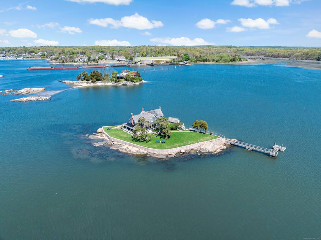 THIMBLE ISLAND DREAM ESCAPE A STONE'S THROW AWAY FROM MAINLAND 14 MILES FROM THE HAMPTONS !