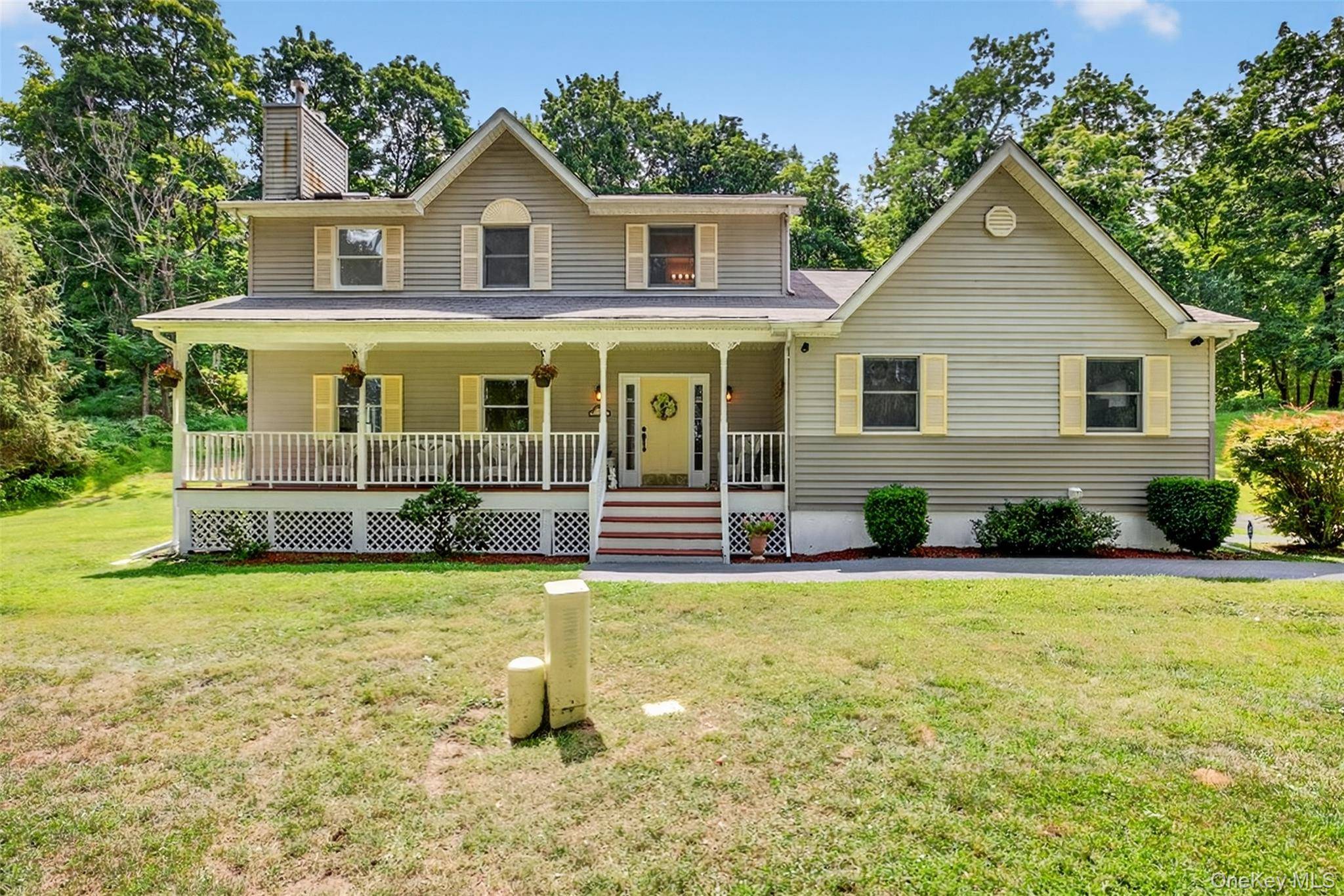 Welcome to this beautiful colonial home, located right in the heart of Cornwall on Hudson !