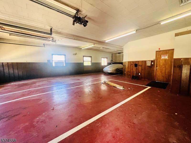 Endless possibilities with this spacious free standing commercial space.