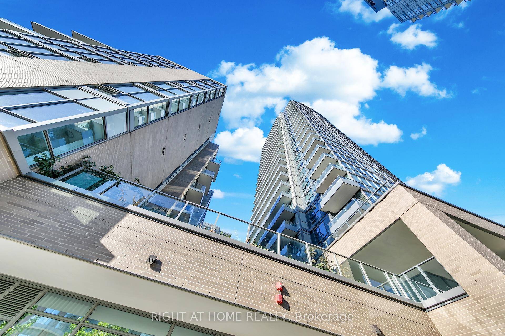 Ever envision yourself living in a dynamic condo that complements your lifestyle and offers all the conveniences you could hope to have at your doorstep ?