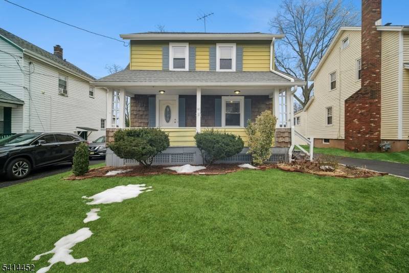 Gorgeous Classic Colonial in North Plainfield, 3 BR, 1.