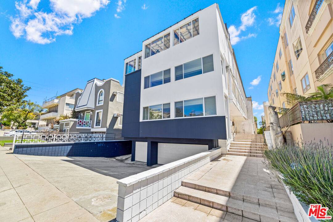 11912   Gorham Ave 3BR Brentwood La