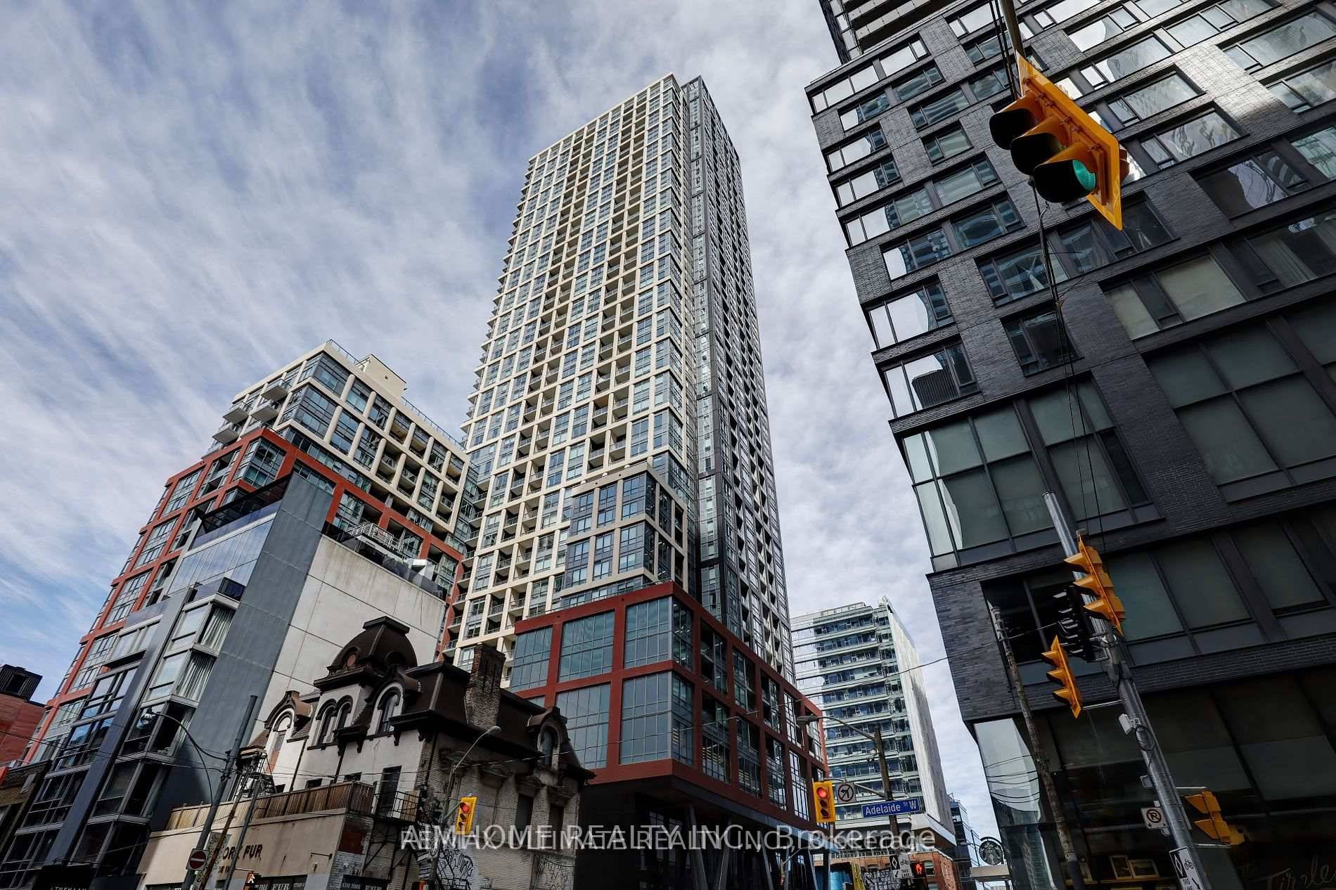 Two years new condo at AAA Location.