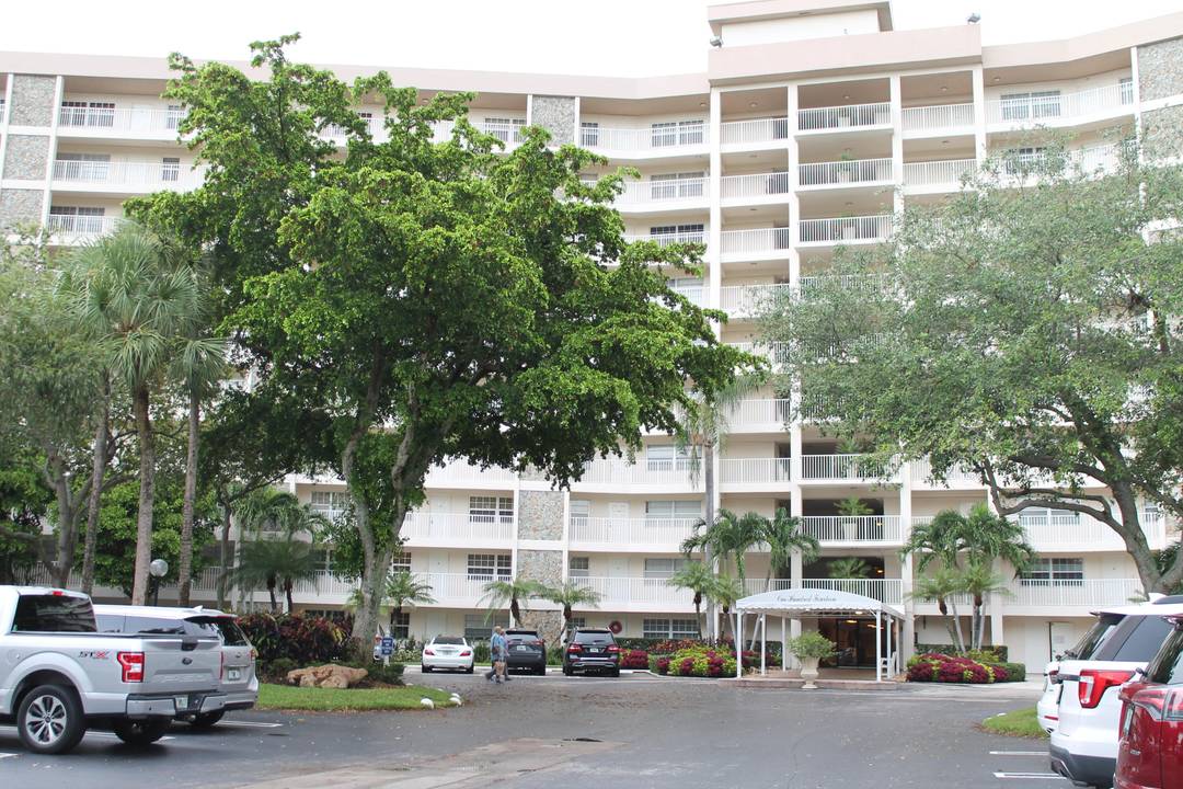 The season is upon... this 3bedroom, 2.