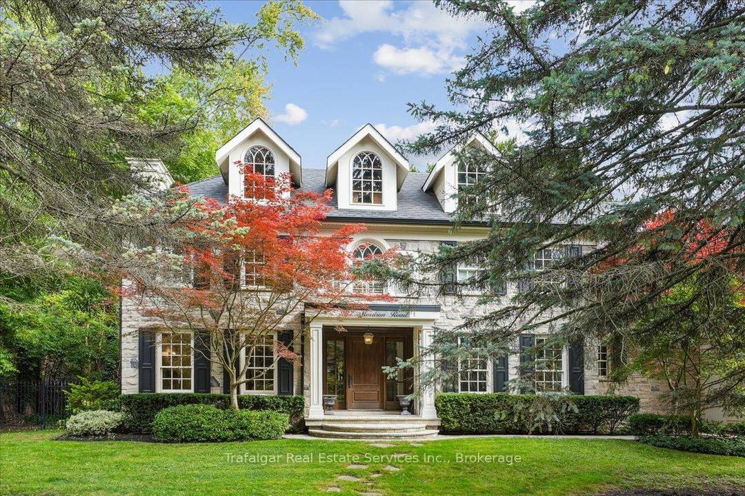 PRIME SOUTHEAST OAKVILLE LOCATION !