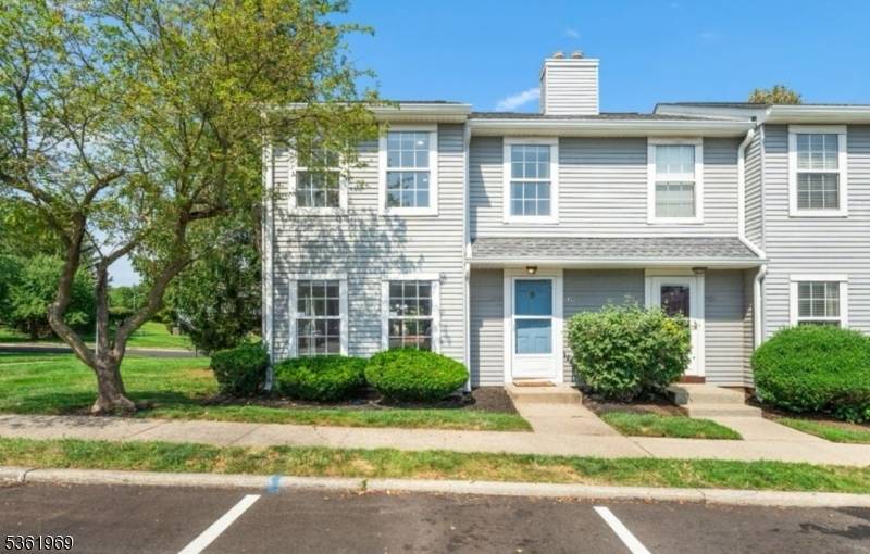 Welcome to 139 McNair ! Stunning 2 bed 2.