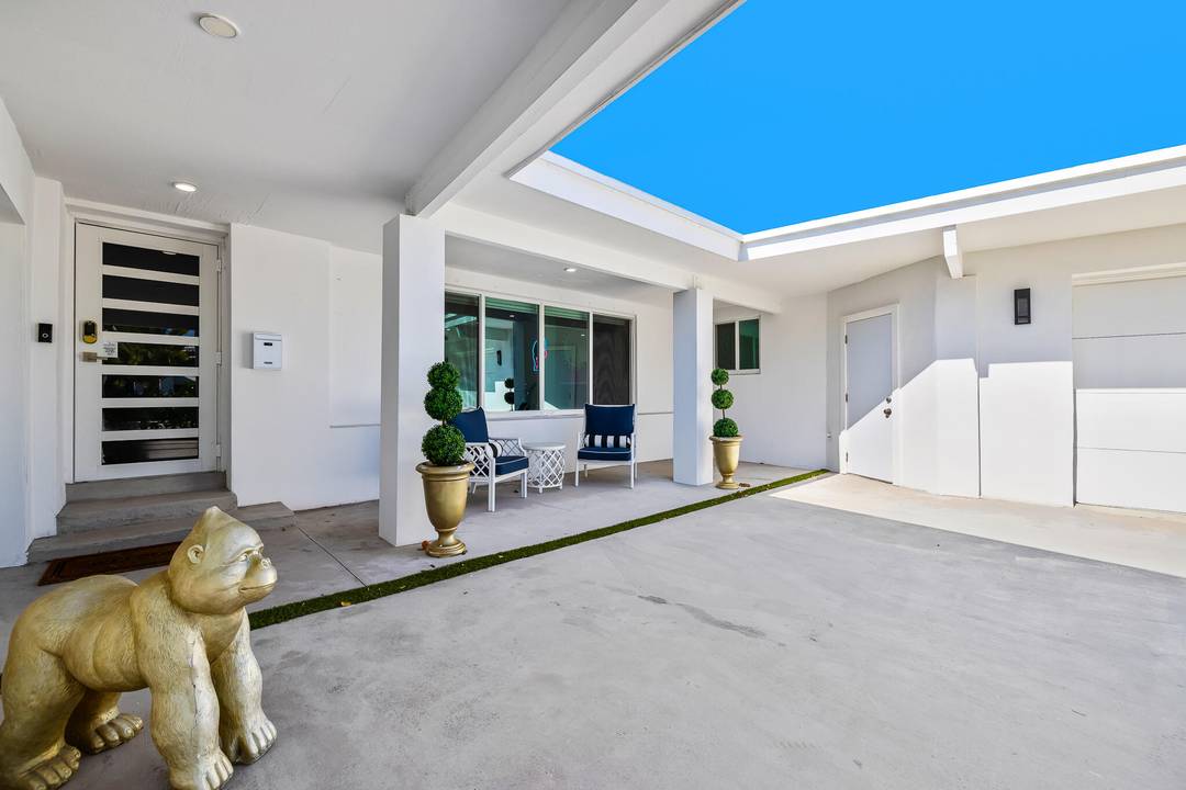 ust steps from the sand, this fully remodeled 4 bedroom, 3 bath home in Harbor Beach blends modern design with relaxed coastal living.