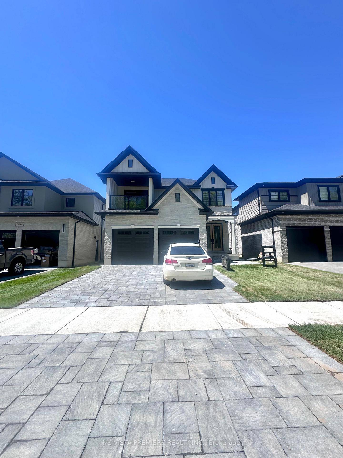 VACANT AND MOVE IN READY !