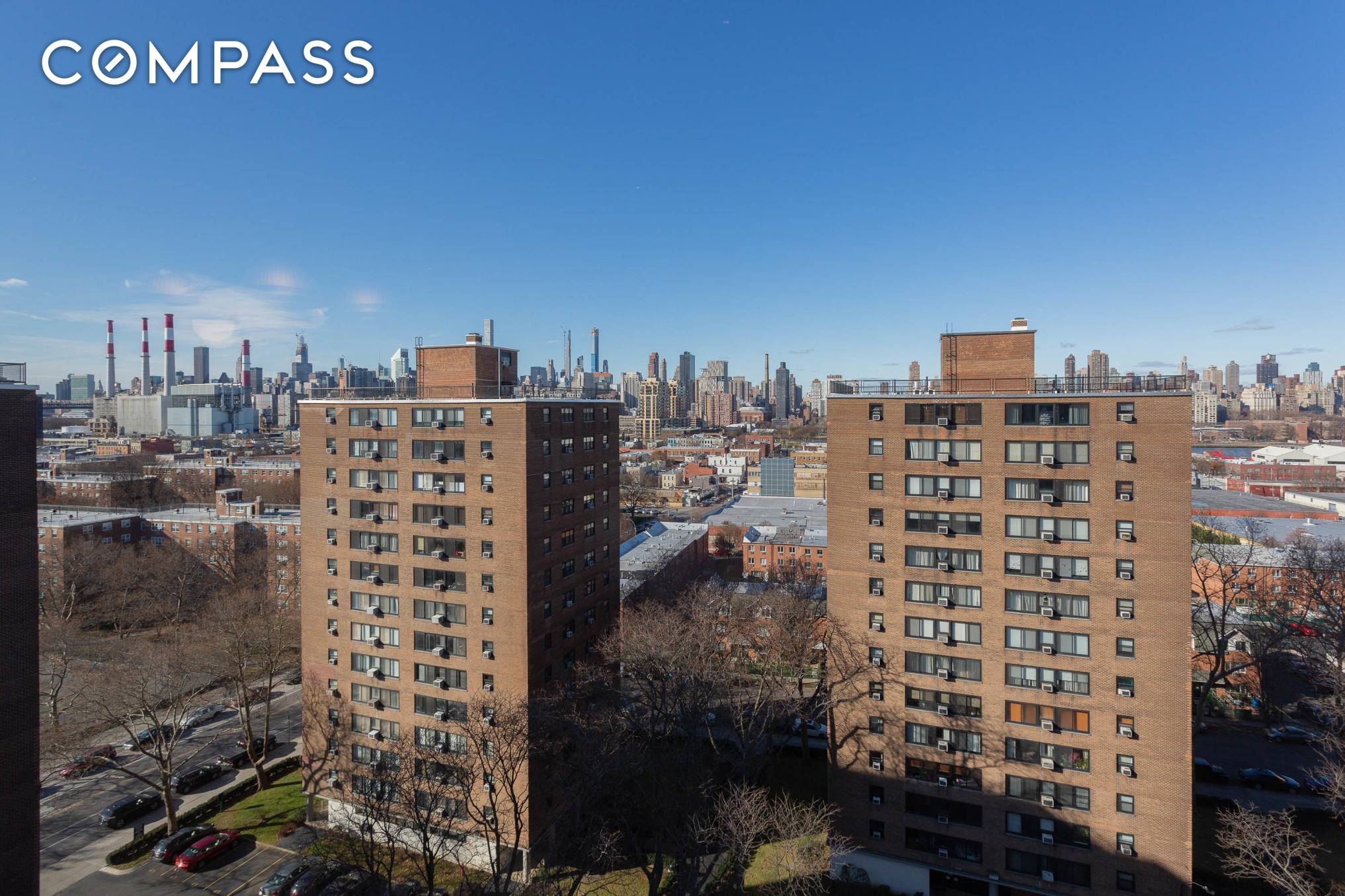 Views for days ! Top floor 3br in North Queensview.