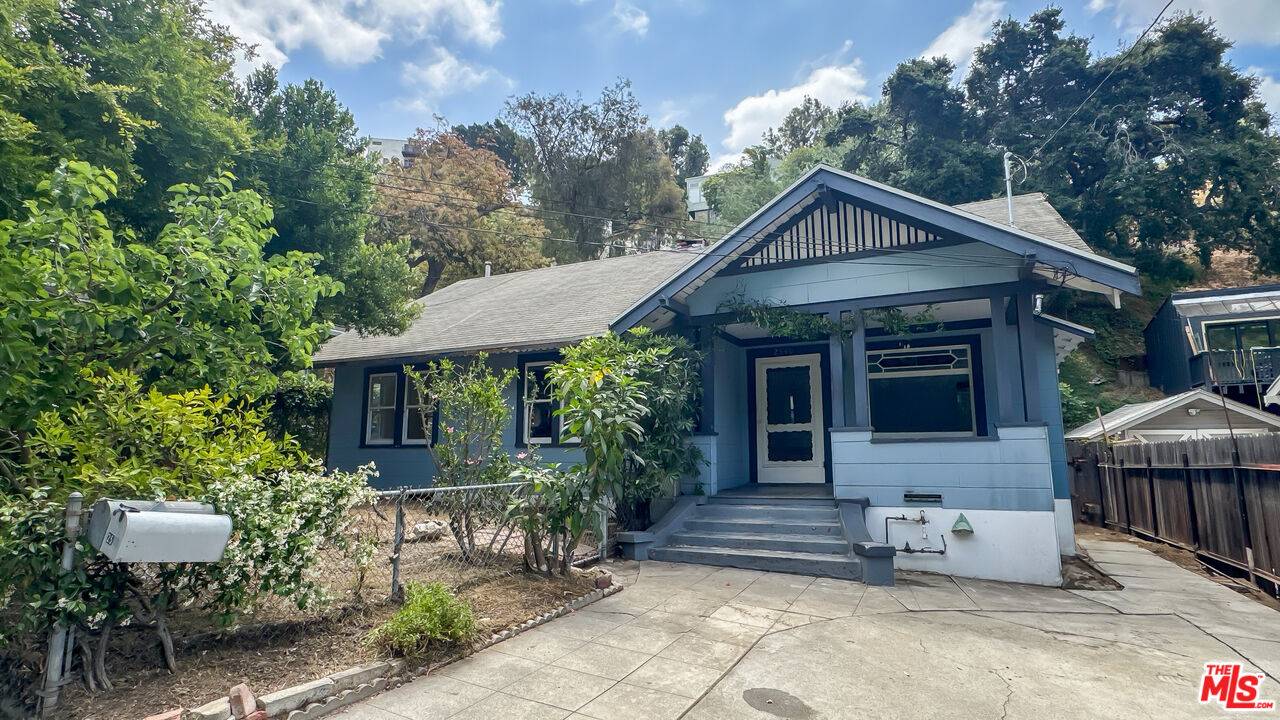 2540   Glen Green St 2BR Hollywood Hills East La
