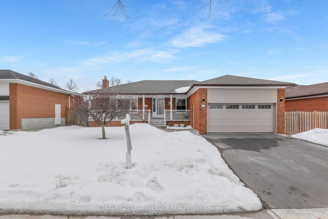 Don't miss this fantastic 3 bedroom bungalow in the York University Heights Community.