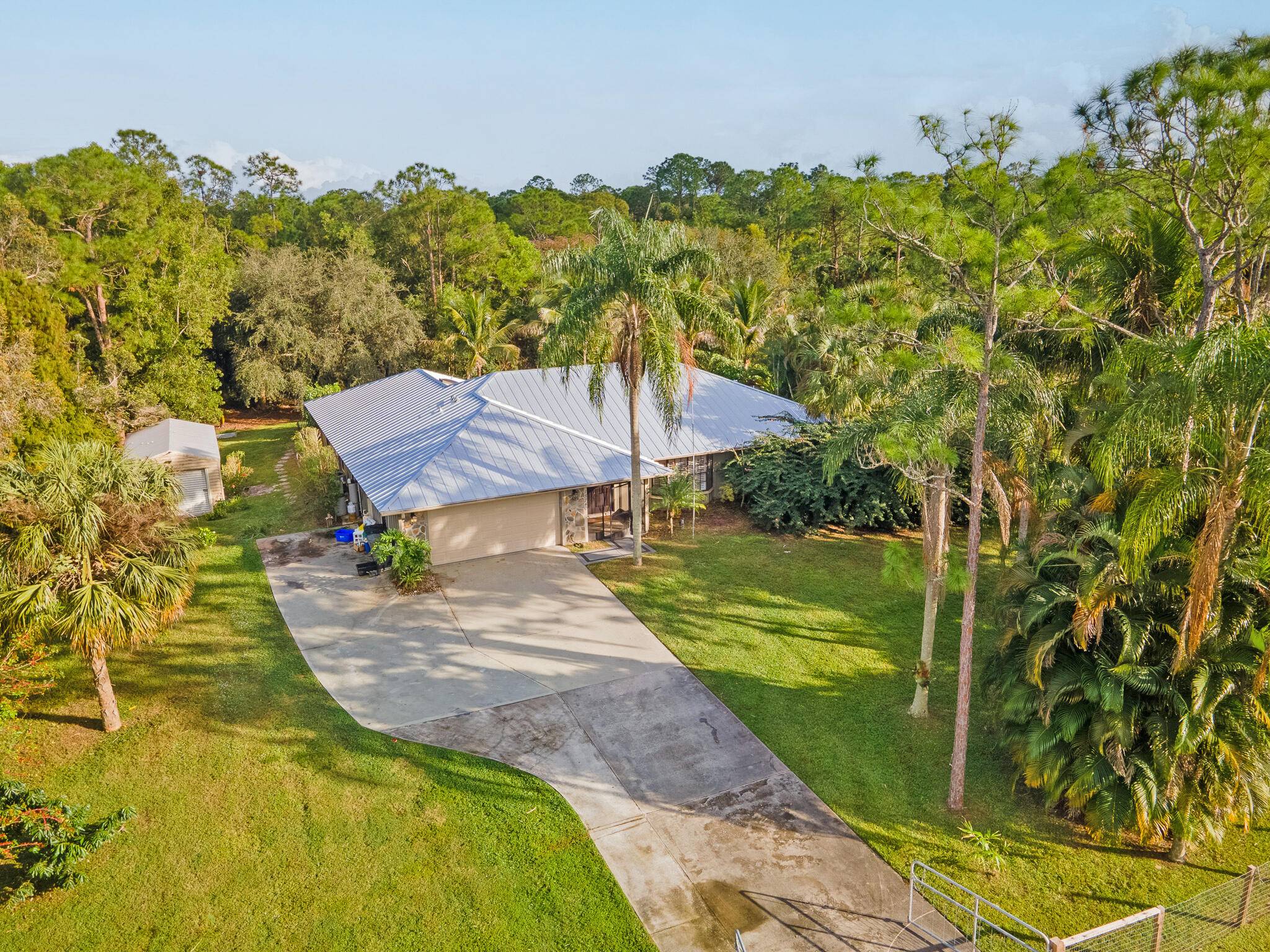 Attention Brand New Metal Roof New AC UnitWelcome to 15740 133rd Ter N, Jupiter, FL !
