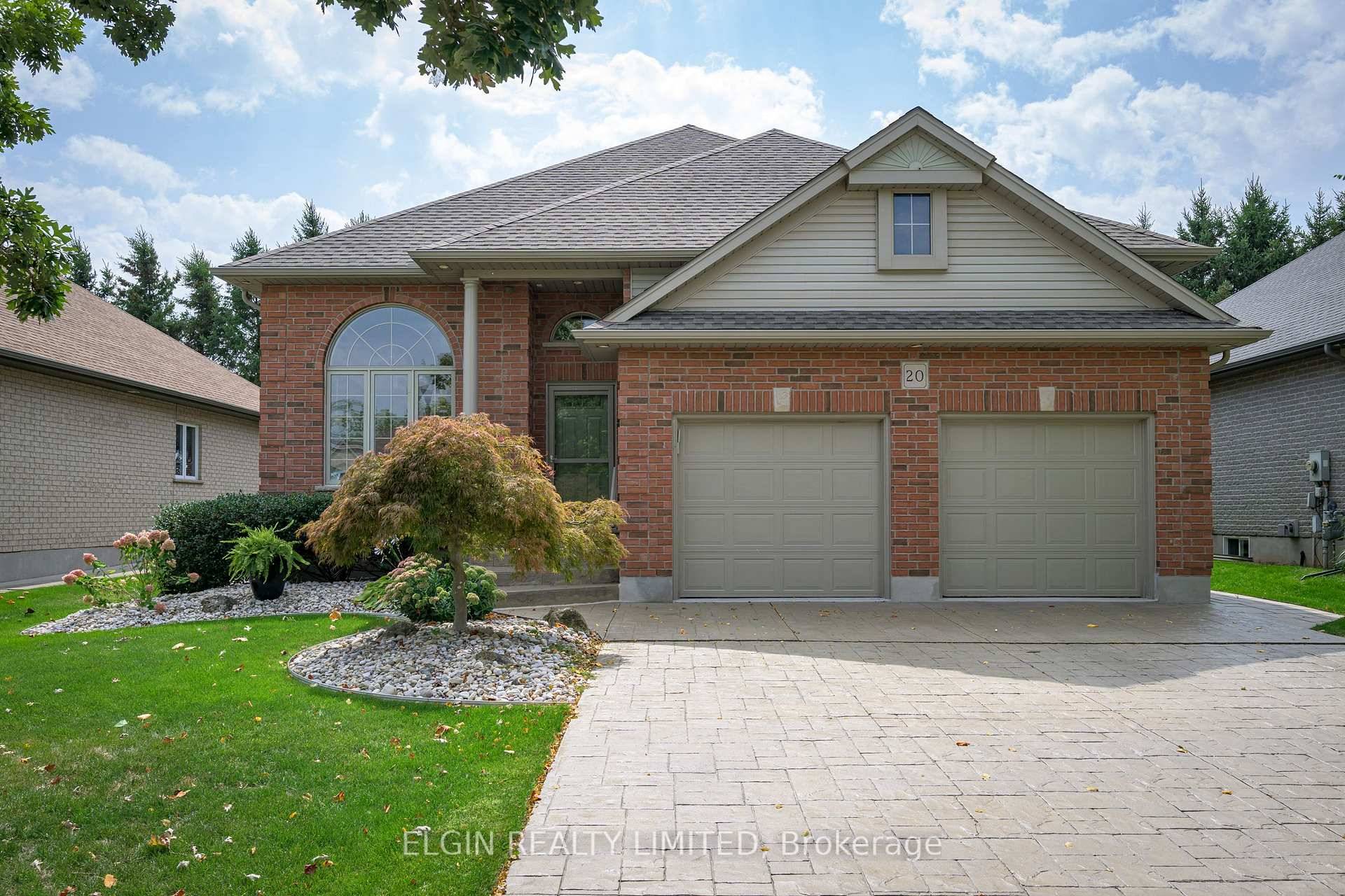Lovely sidesplit in the desirable Lake Margaret subdivision, perfectly situated on a quiet cul de sac and backing onto peaceful farm fields.