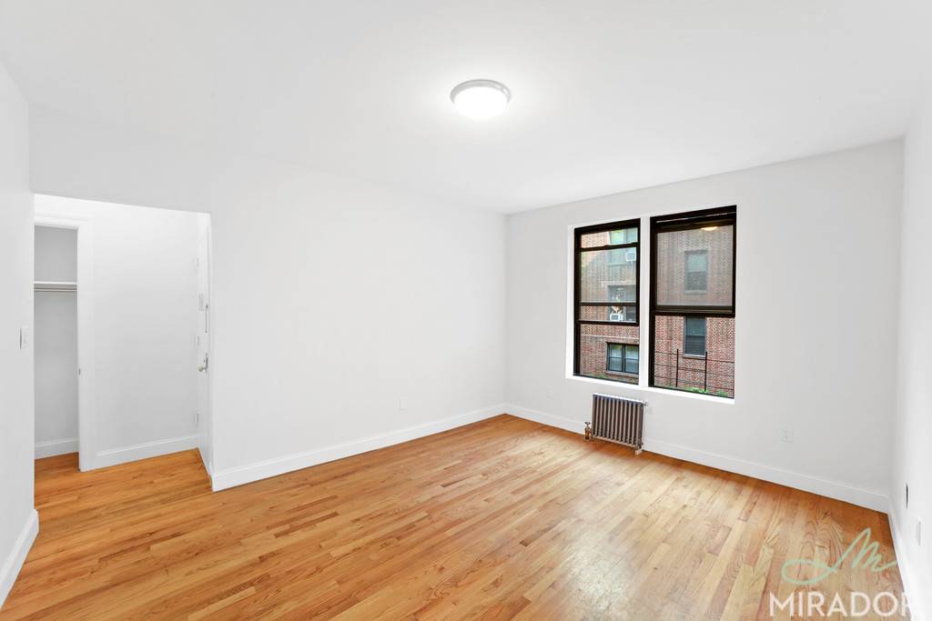 Constructed in 1920, this pre war complex of eight, four story buildings surrounding a private landscaped courtyard offers an on site laundry room and live in superintendent.