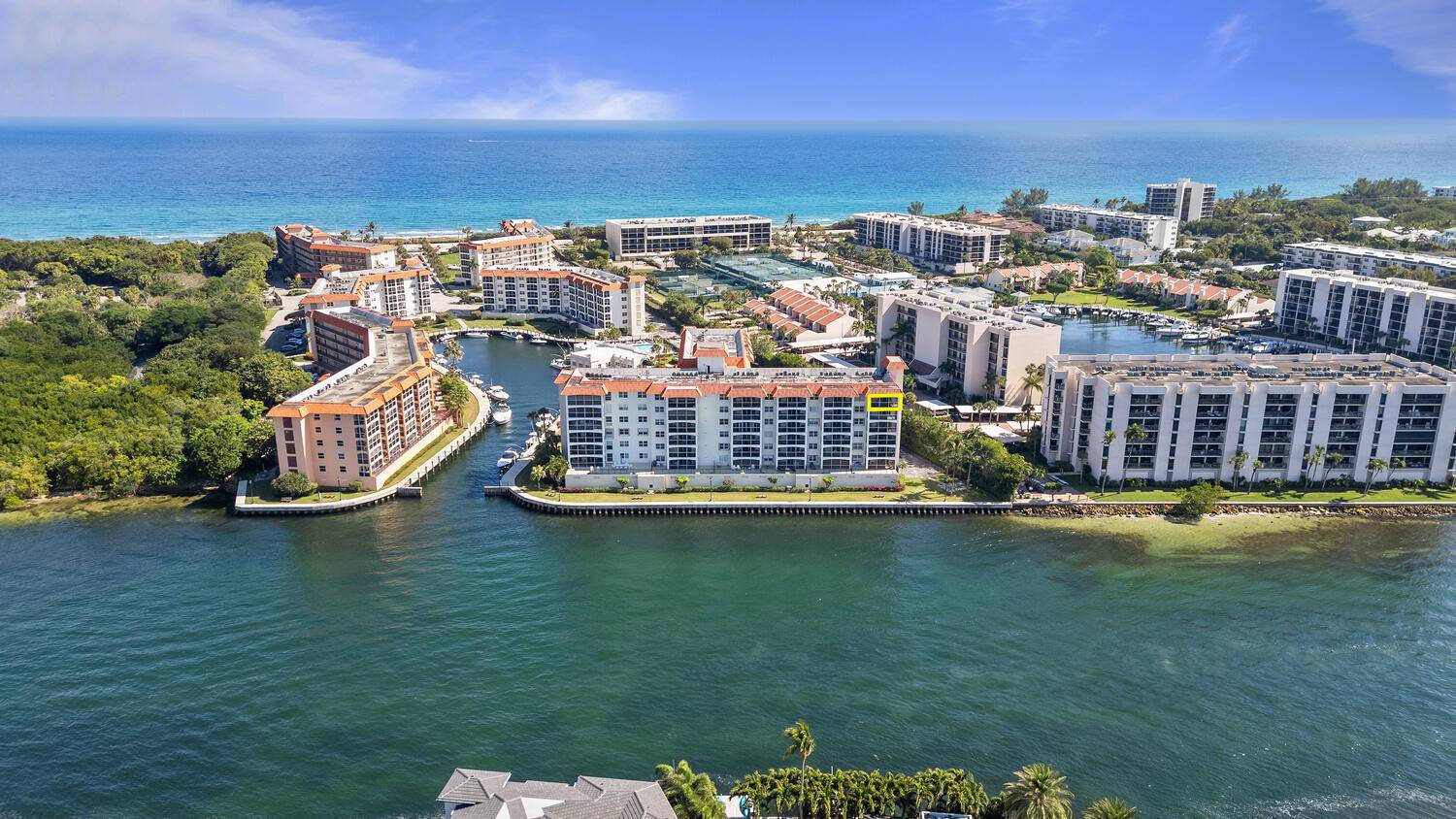 Spectacular Marina Pool Views !