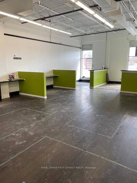 EXCELLENT OPPORTUNITY FOR DOCTOR'S OFFICE, DENTIST OFFICE OR VETERINARIAN OFFICE HIGH TRAFFIC CORNER RETAIL COMMERCIAL PLAZA IN A VERY NICE RESIDENTIAL AREA, SOUTH WEST BARRIE, COME JOIN CIRCLE K CONVENIENCE, ...
