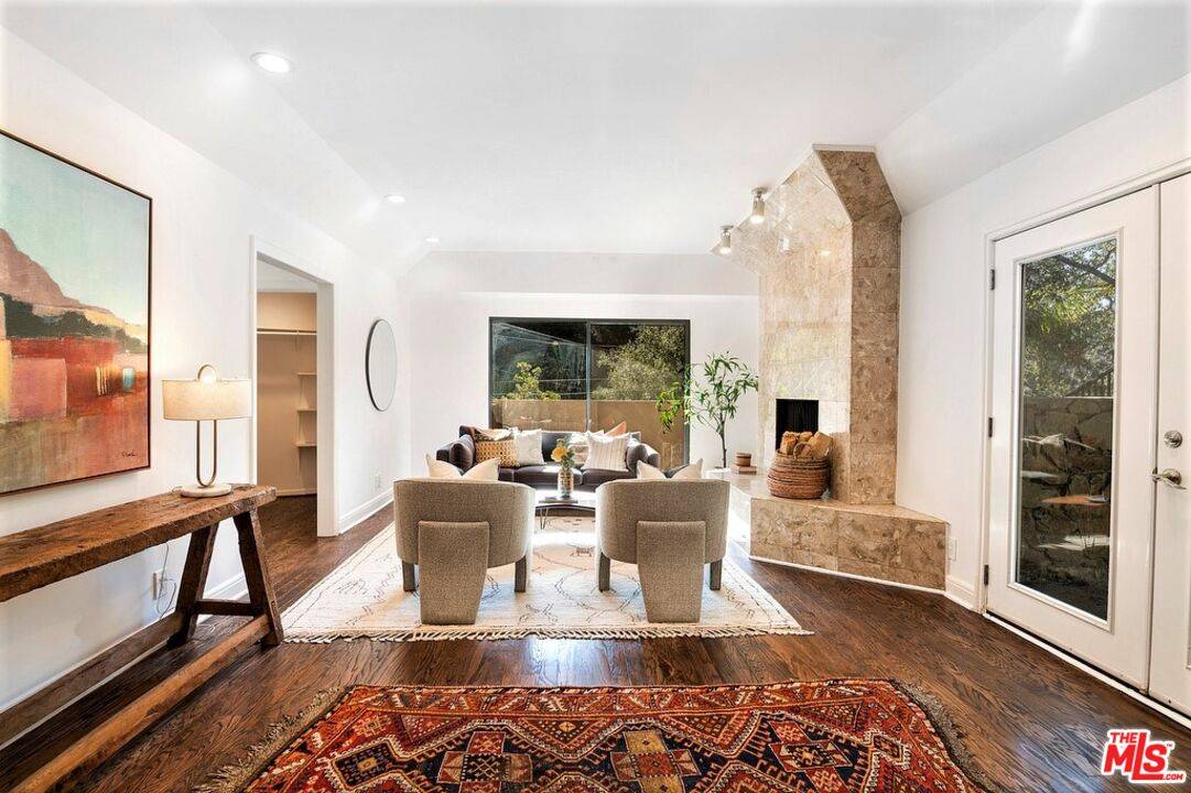 8155   Willow Glen Rd Hollywood Hills East LA