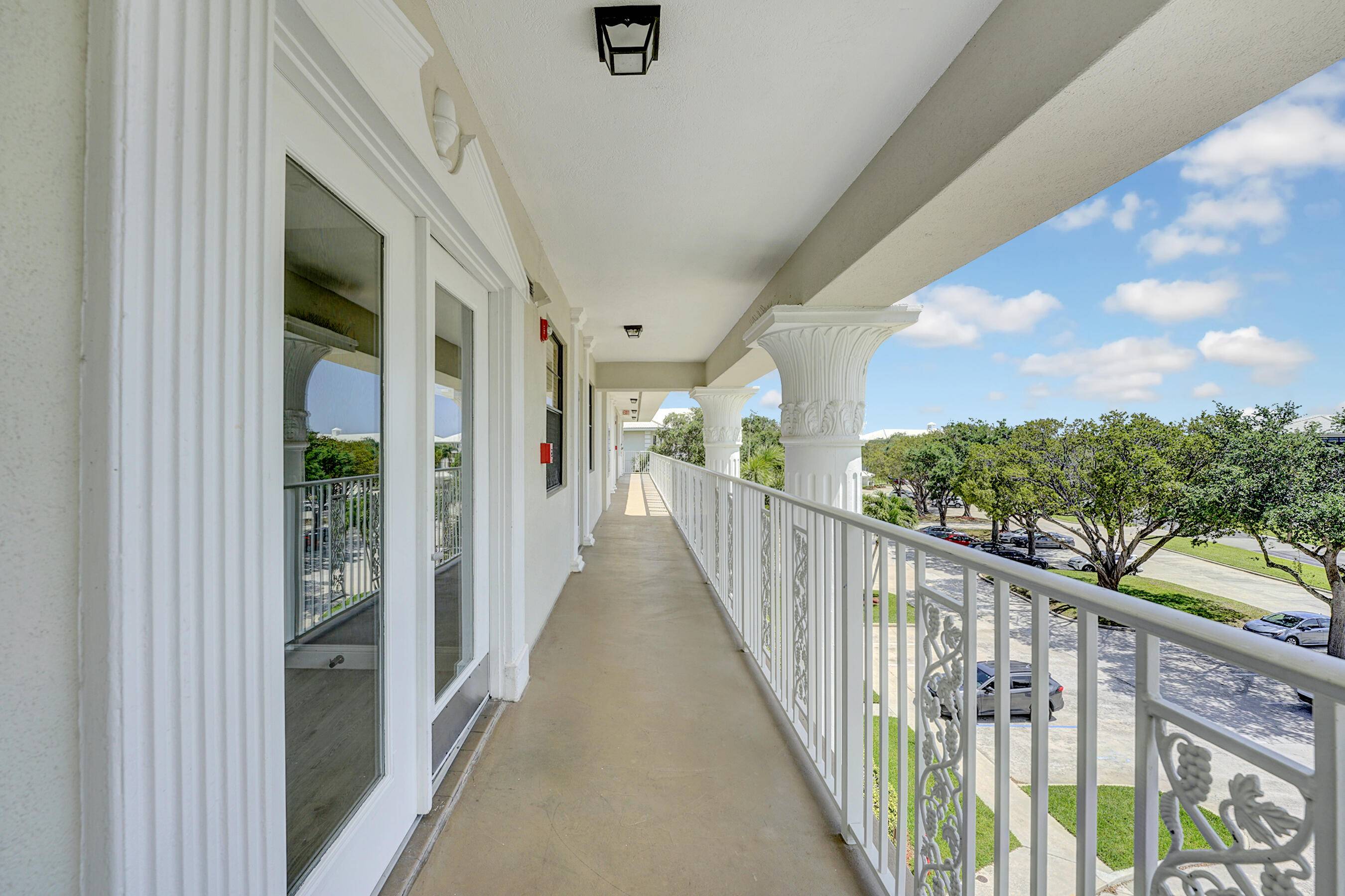 Bright Updated Boca Raton Condo Perfect for Snowbirds.