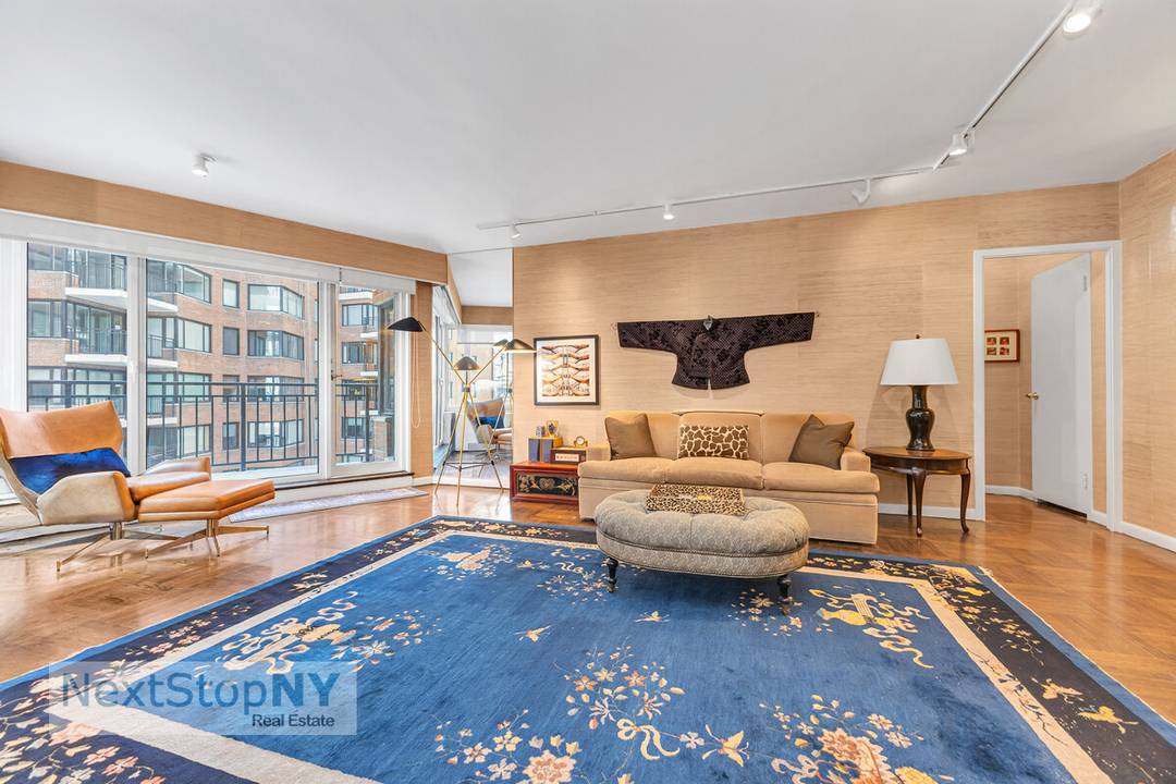 Graciously proportioned and beautifully laid out, this residence offers the largest one bedroom line at 60 Sutton Place South, combining space, light, and flexibility.