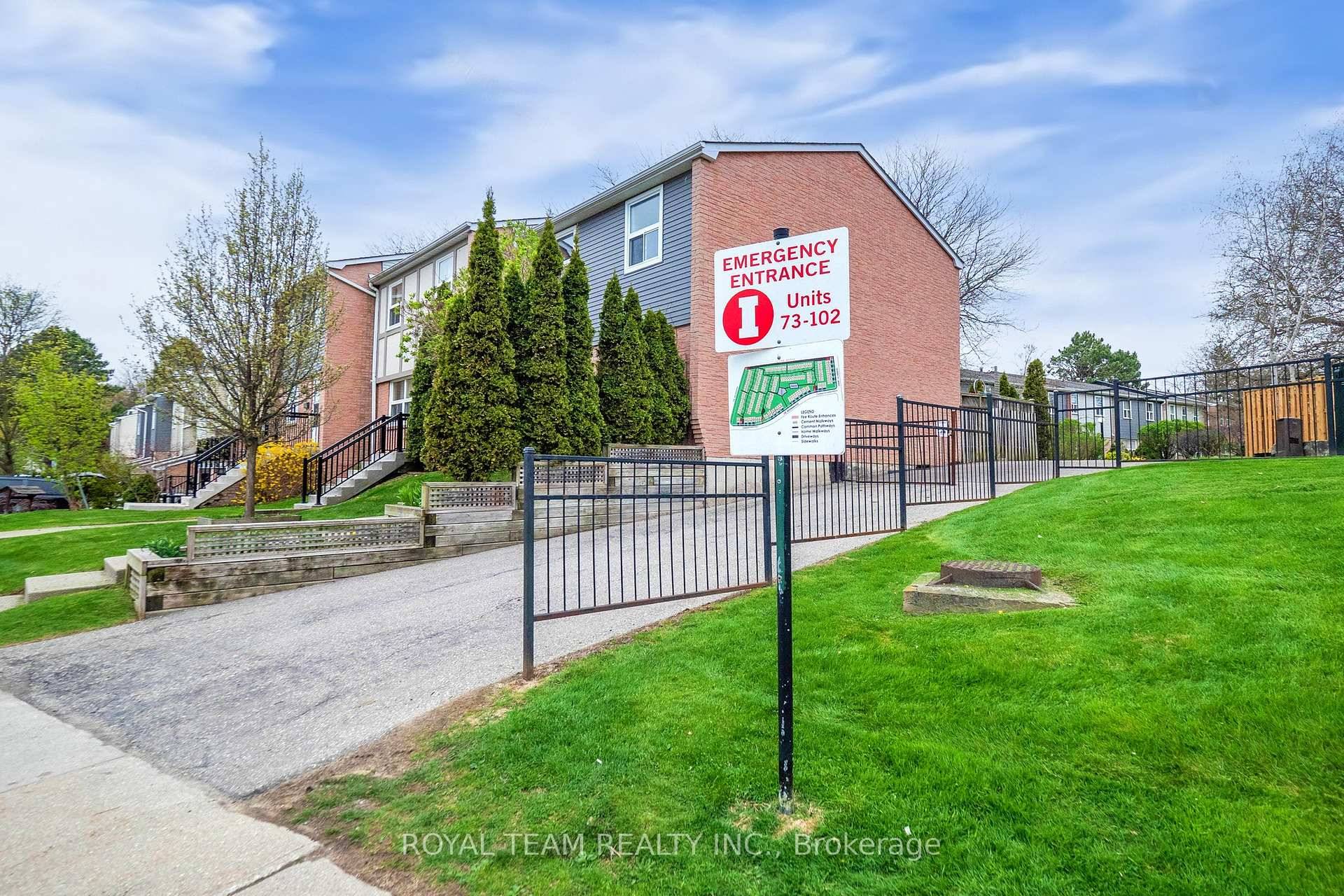 Welcome to this bright and comfortable townhouse with three one bedrooms, a finished basement, located in a unique, quiet, and green neighborhood near the lake and parks.