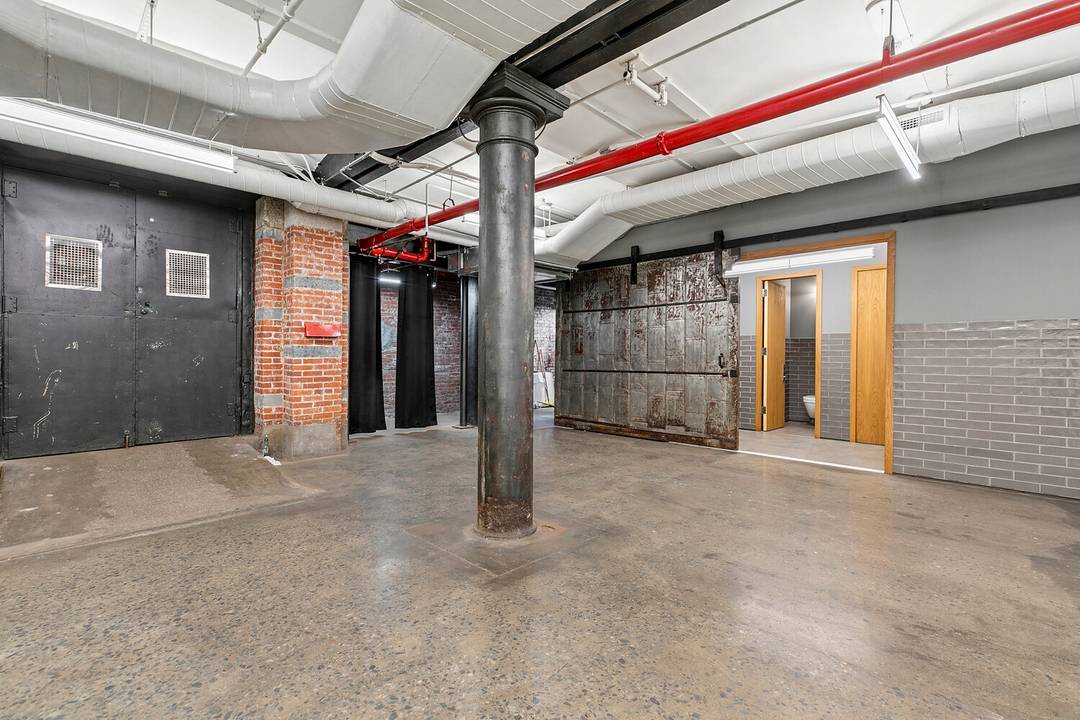 81 Wooster Street 393 West Broadway SoHo Prime SoHo Commercial Space Showroom 9, 000 SF Full lower level with dual glass front entrances on Wooster Street and West Broadway Located ...