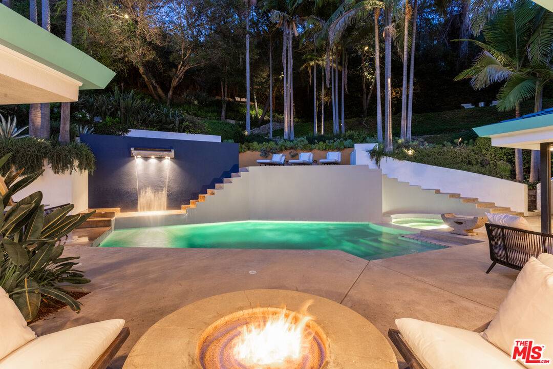 2034   Outpost Dr 2BR Hollywood Hills East La