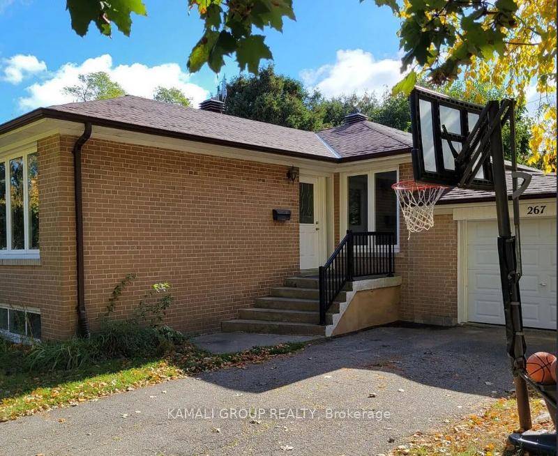 MOVE IN NOW ! Furnished 3 Bedroom Home 3 Parking !
