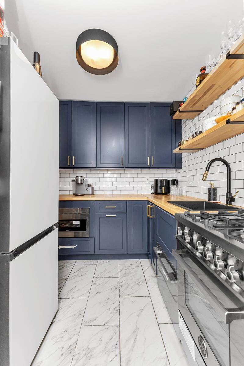 Sunny, quiet and fully renovated welcome to 20G !