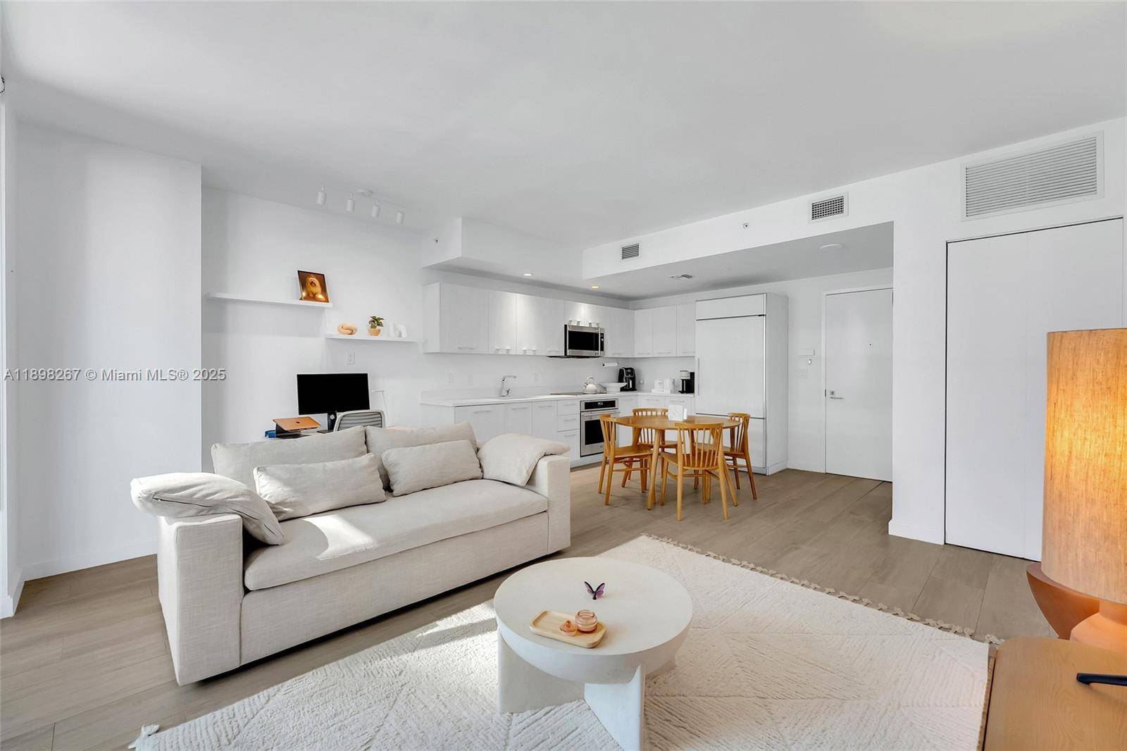 IMMACULATE 1 BEDROOM CONDO WITH DESIGNER TOUCHES amp ; RESORT STYLE Step into luxury and comfort with this beautifully decorated, fully furnished one bedroom condo move in ready and impeccably ...