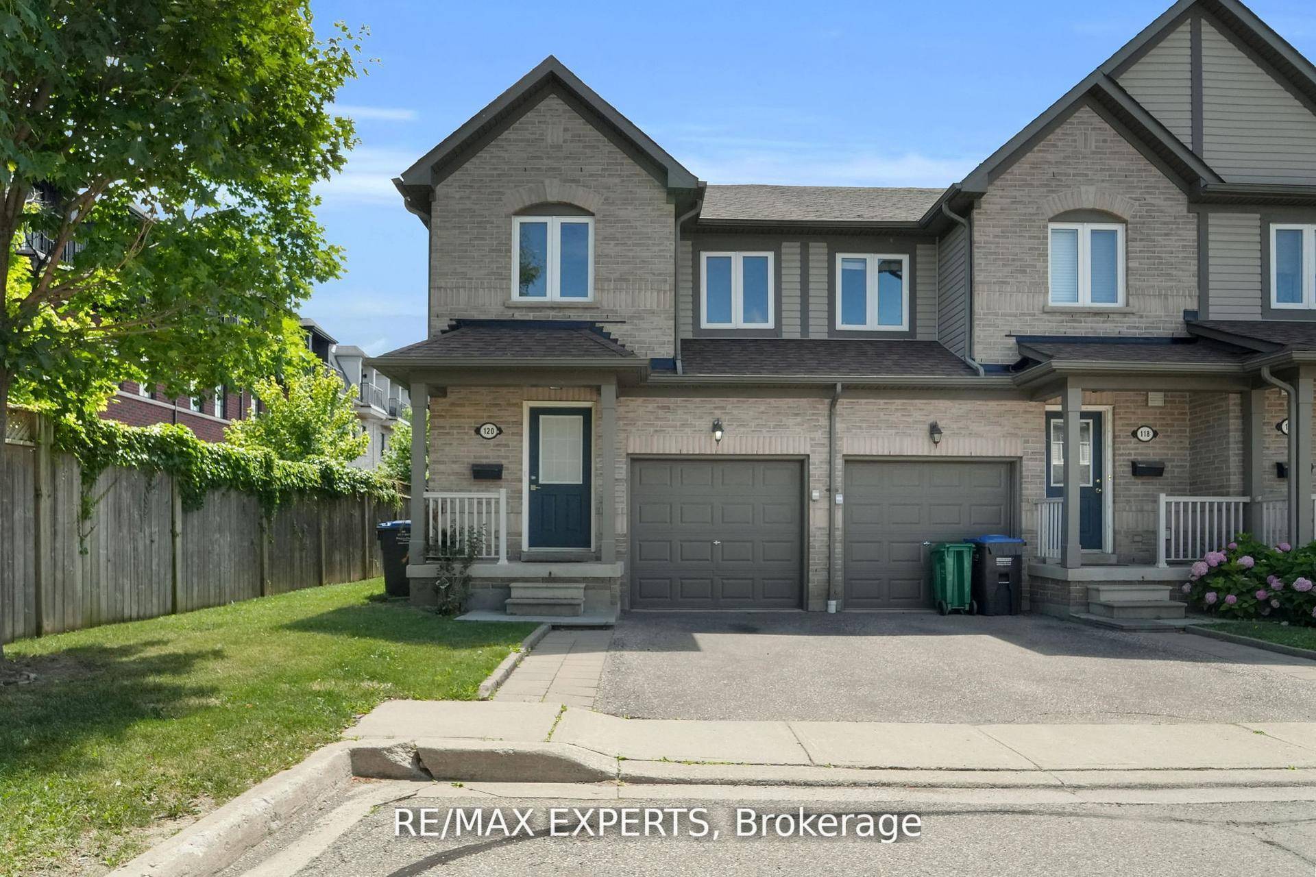 Fall in love with this thoughtfully upgraded 3 bedroom end unit gem nestled in the heart of Streetsville and only minutes from Streetsville GO station.