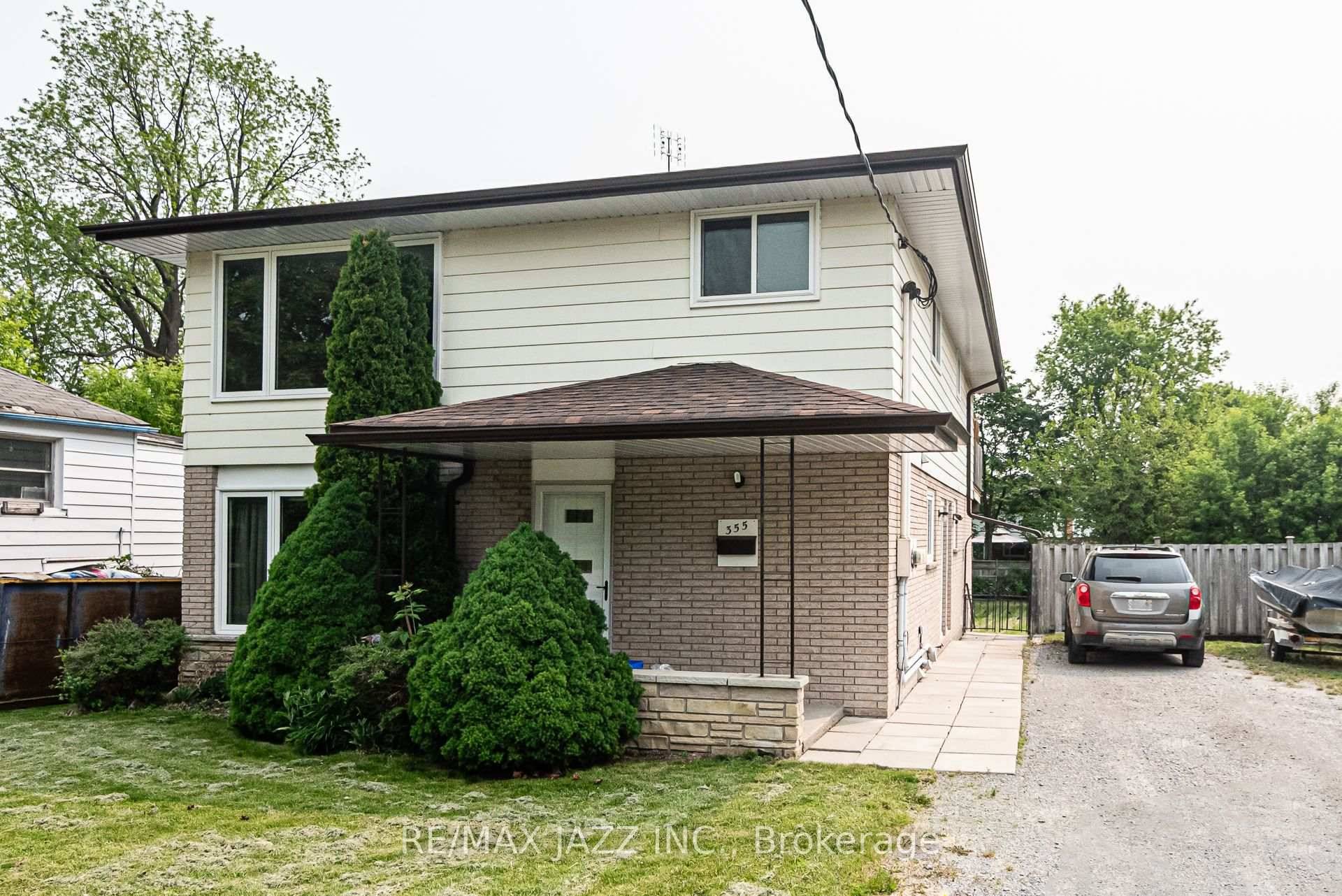 Discover an exceptional legal duplex offering incredible potential !