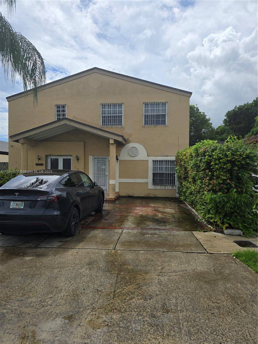 location locaty 5 bedroom 3 bathroom and a half bathroom one bedroom on 1st floor with own bathroom can be used as an in law quarter large family room washer ...