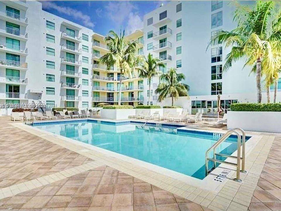 Amazing 2 bedrooms, 2 full bathrooms unit in the popular area of Downtown Hollywood.