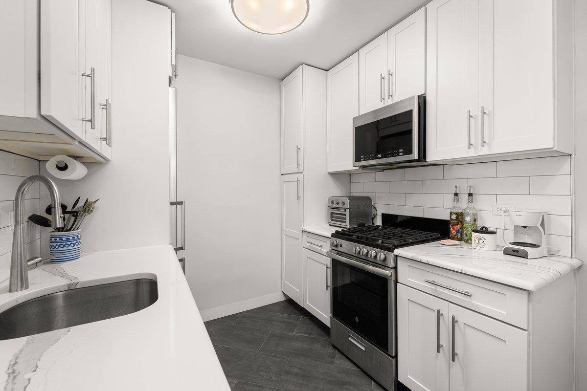 Turn key rare Junior 1 Bedroom for sale on 440 East 79th Street's mezzanine level.