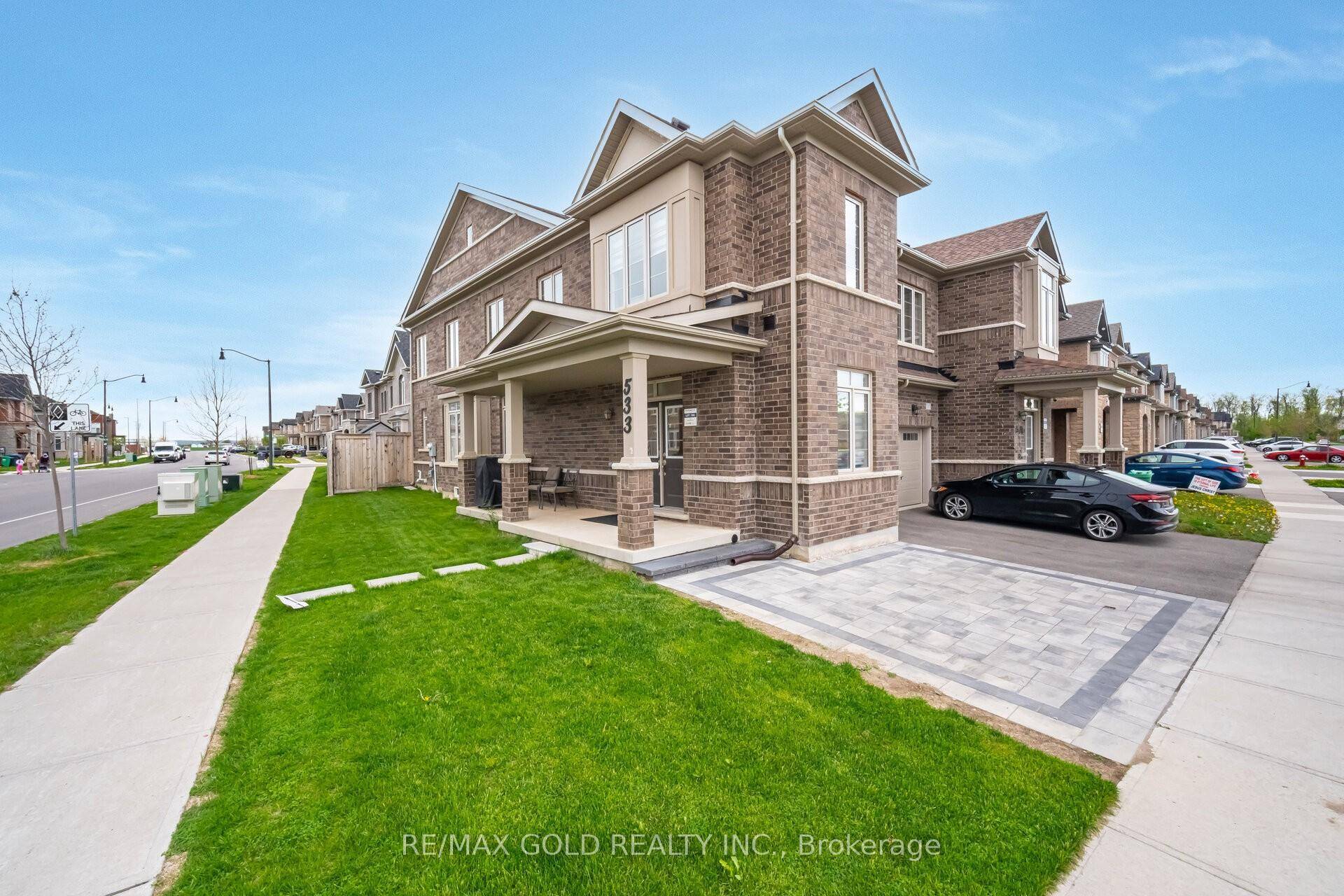 Aprx 2000 Sq Ft ! ! Come amp ; Check Out This Newly Painted Luxurious Home Built On Premium Corner Lot.