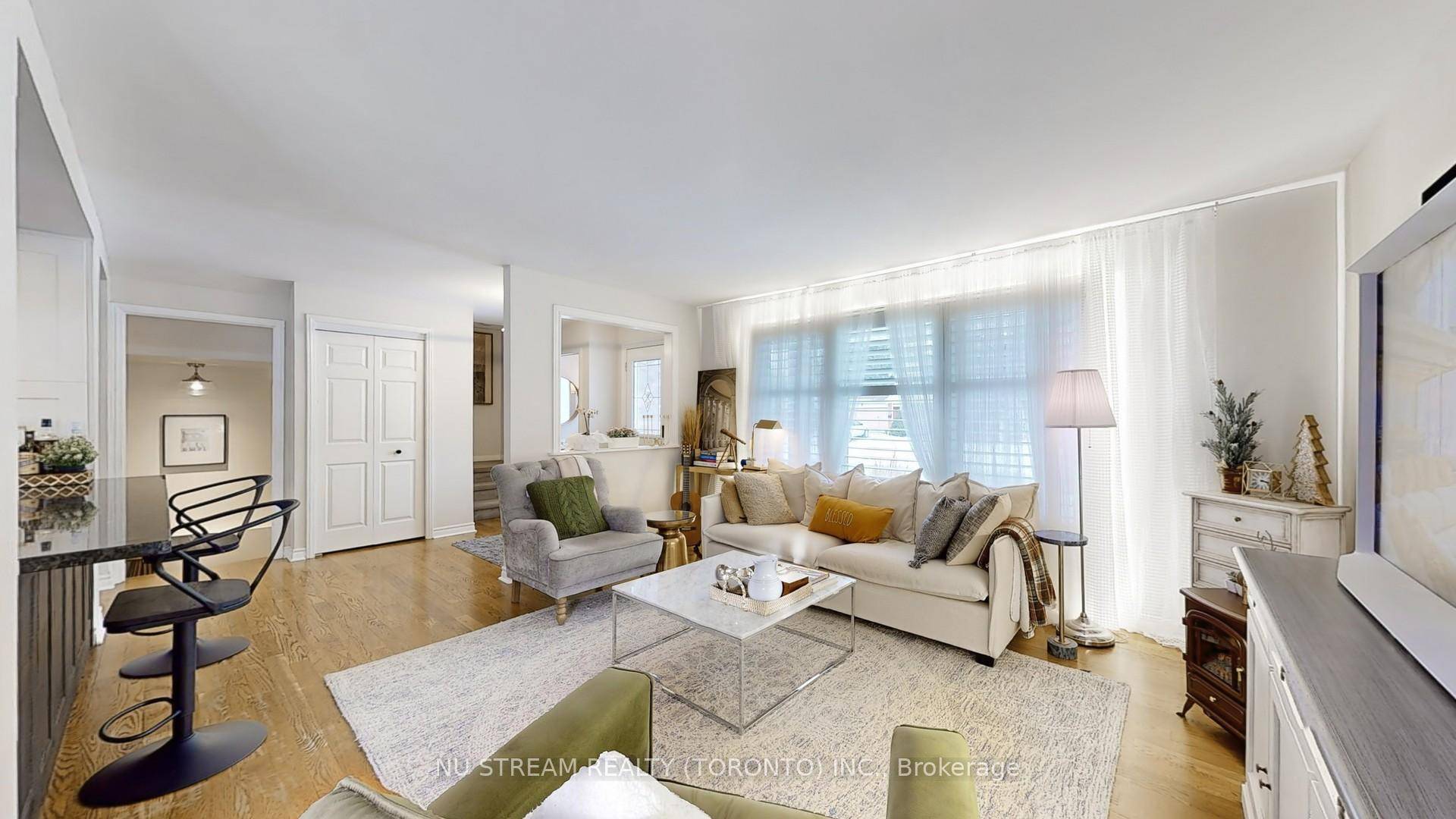 A must see, this charming and elegant 4 Bedroom 2 Story Detached home, located in the heart of Unionville, one of Ontarios most sought after communities.