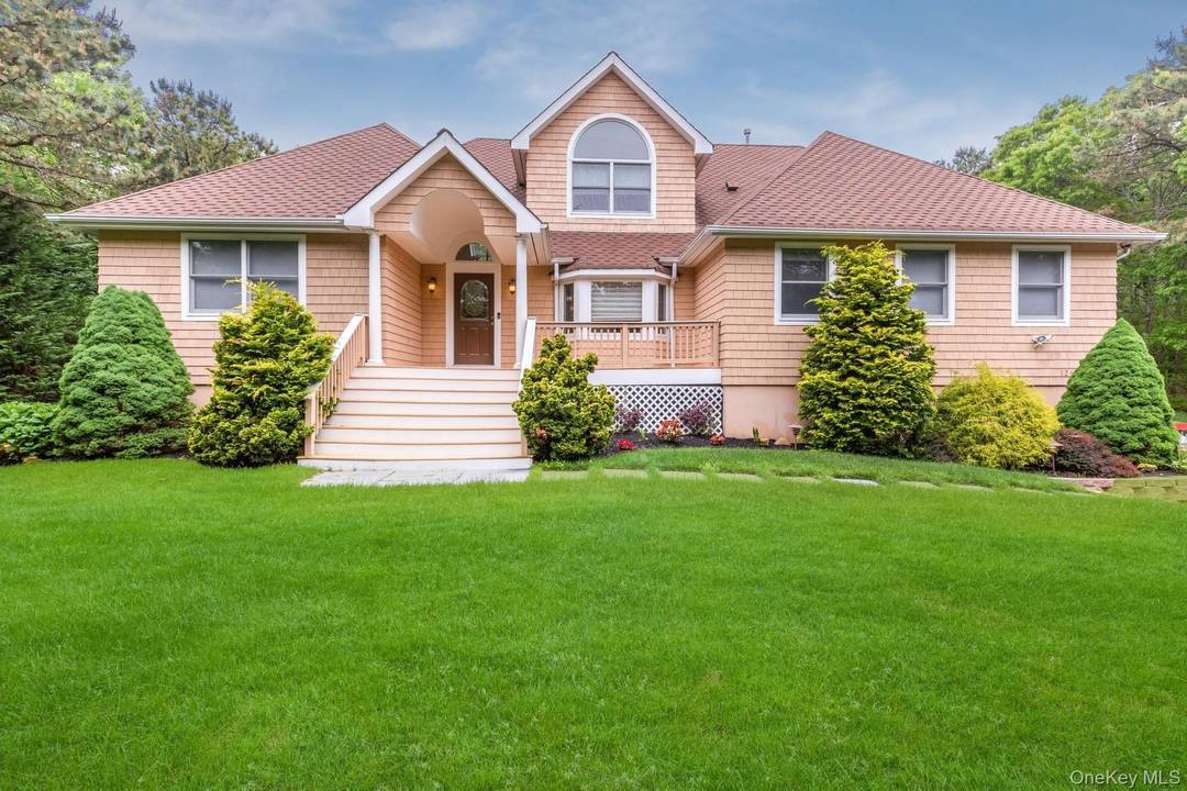 Private 5 Bedroom Sanctuary with Pool in chic Southampton Pines At the end of a cul de sac, through a stone pillared entryway, this spacious five bedroom home, with four ...