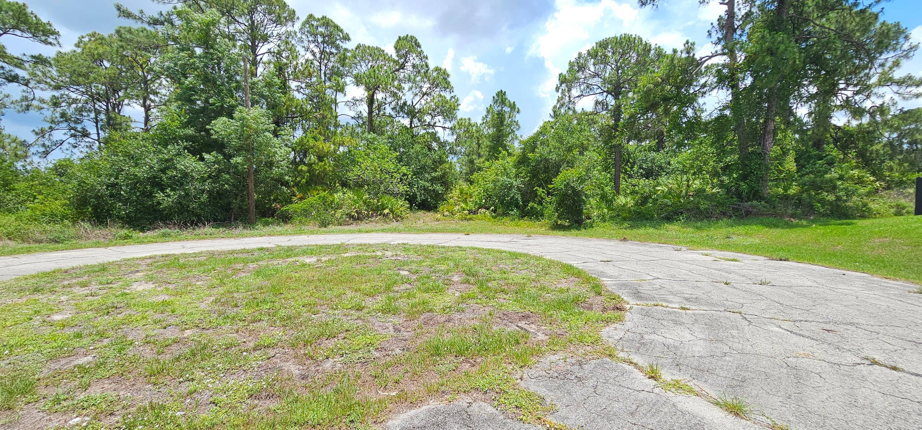 127775 ; Prime Vacant Lot in a Thriving Growth Area Endless Potential Awaits !