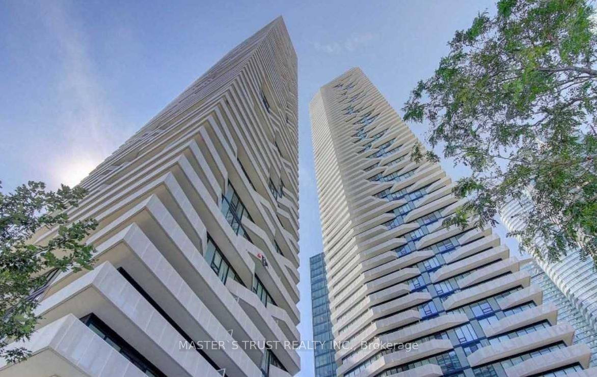 Stunning One Bedroom Unit At The Luxurious Harbour Plaza Residence With A Walk Score Of 97 and Transit score 100.