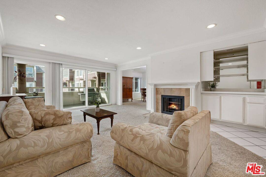 4200   Via Dolce 2BR Marina Del Rey La